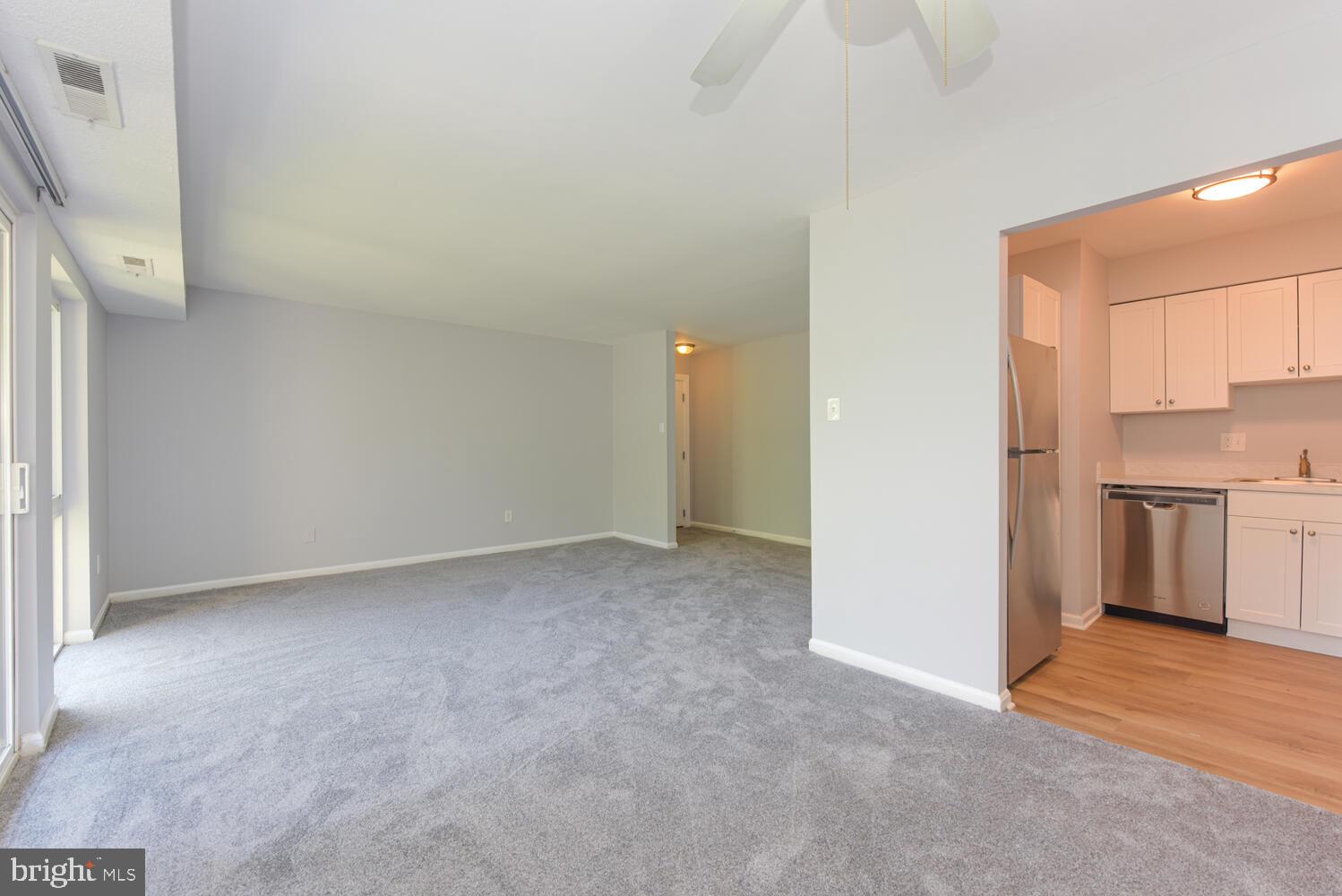 6135 Edsall Road, Unit M Alexandria, VA 22304 - Photo 13 of 31 Living Room