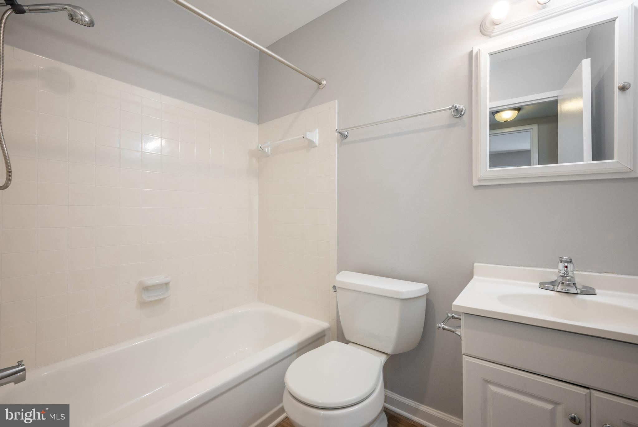 6135 Edsall Road, Unit M Alexandria, VA 22304 - Photo 28 of 31 Full Bath