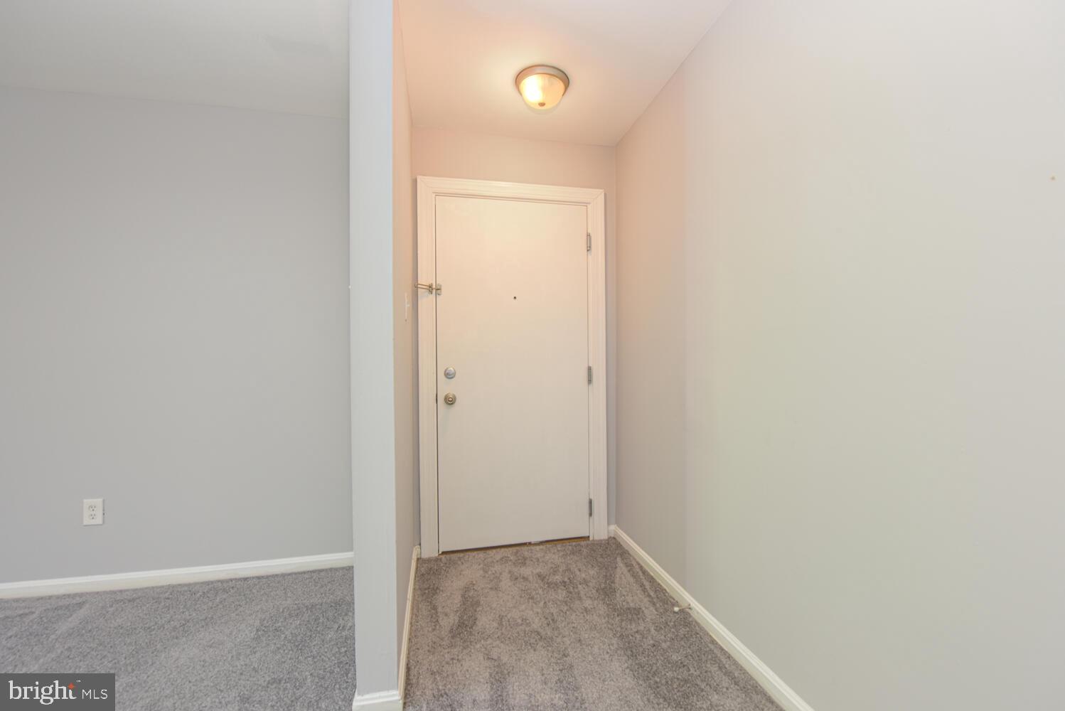 6135 Edsall Road, Unit M Alexandria, VA 22304 - Photo 3 of 31 Entry