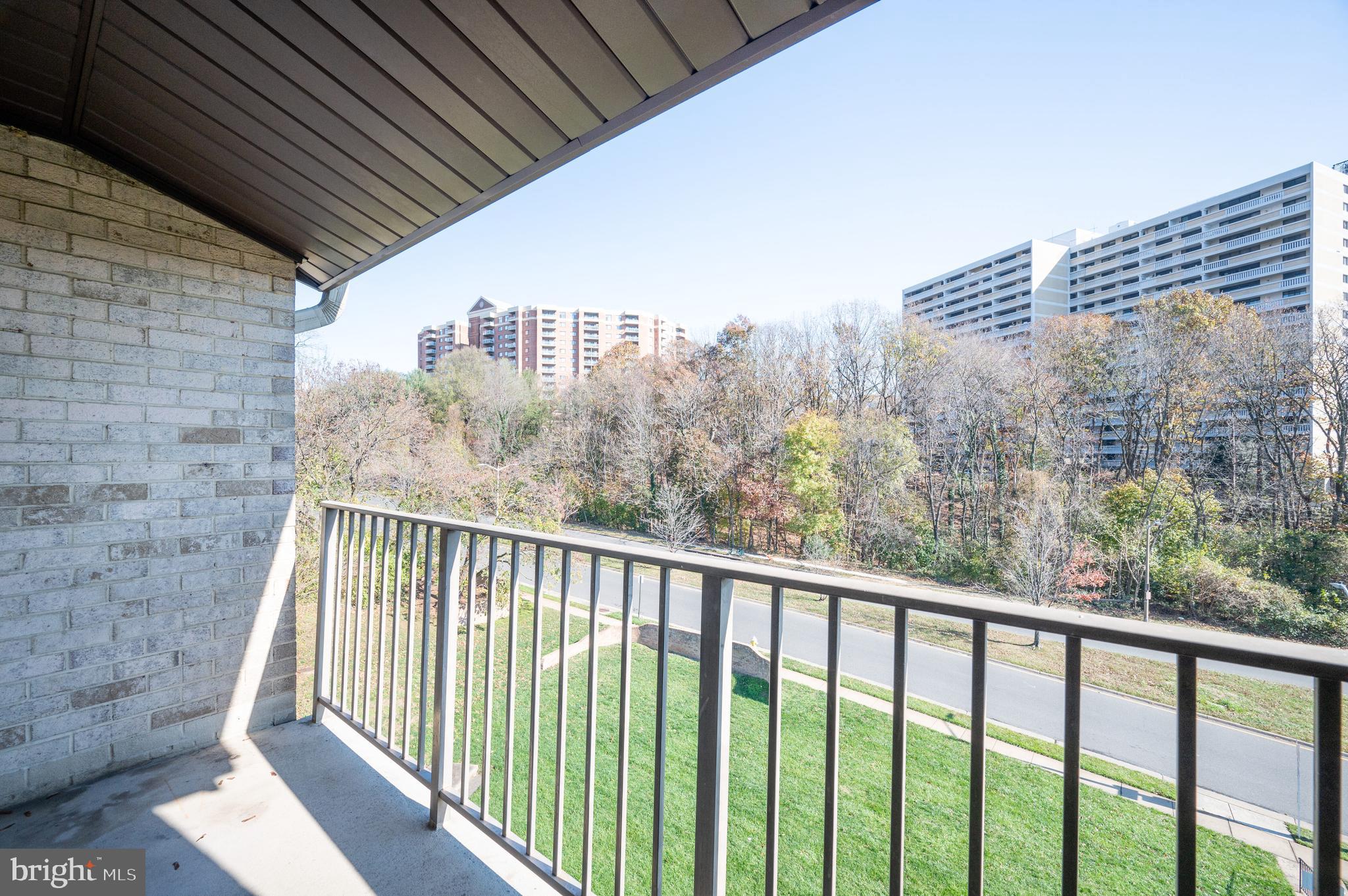 6135 Edsall Road, Unit M Alexandria, VA 22304 - Photo 4 of 31 Balcony