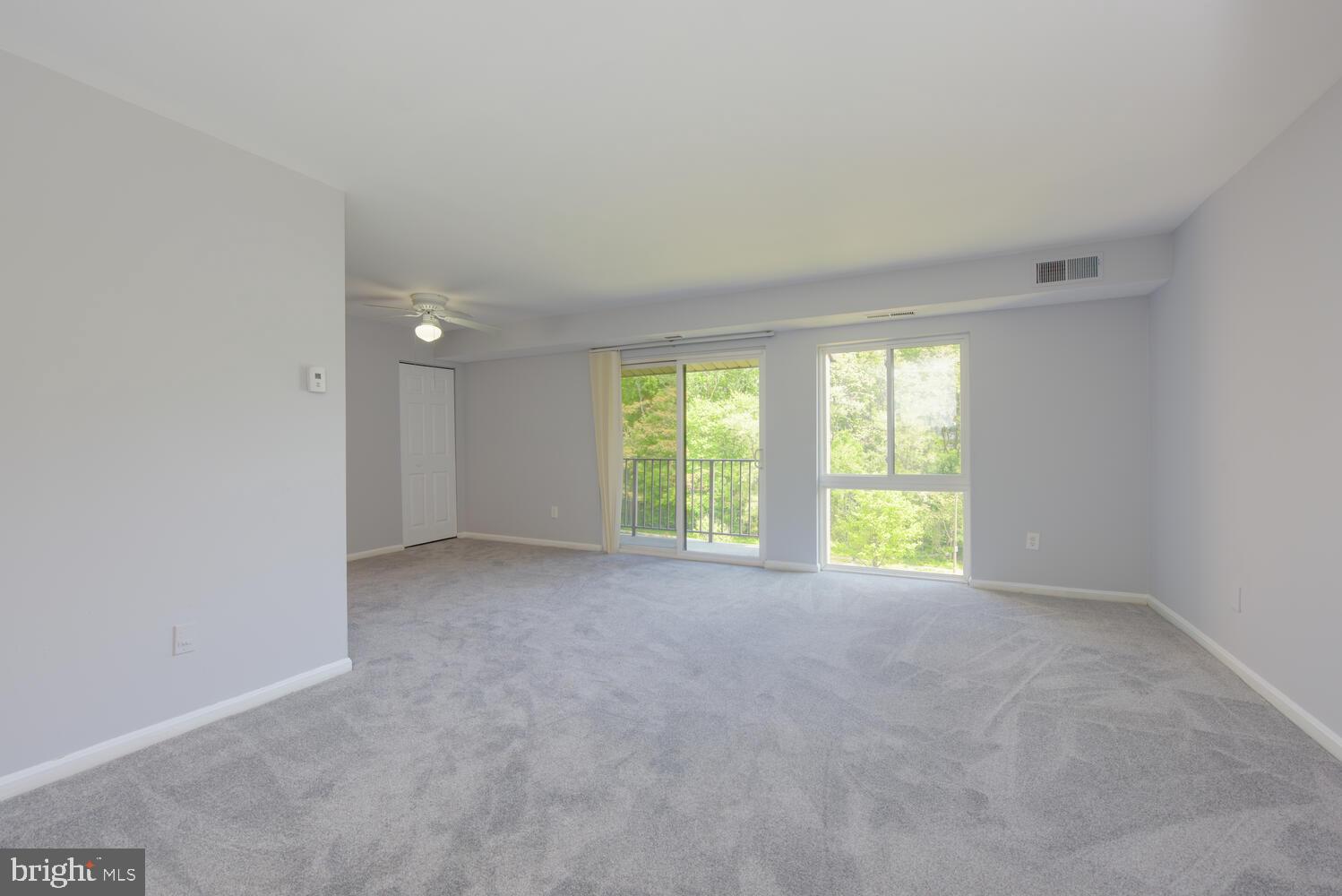 6135 Edsall Road, Unit M Alexandria, VA 22304 - Photo 5 of 31 Living Room