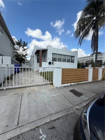 $3,000 | 1640 Funston Street, Hollywood, FL 33020