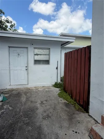 $3,000 | 1640 Funston Street, Hollywood, FL 33020