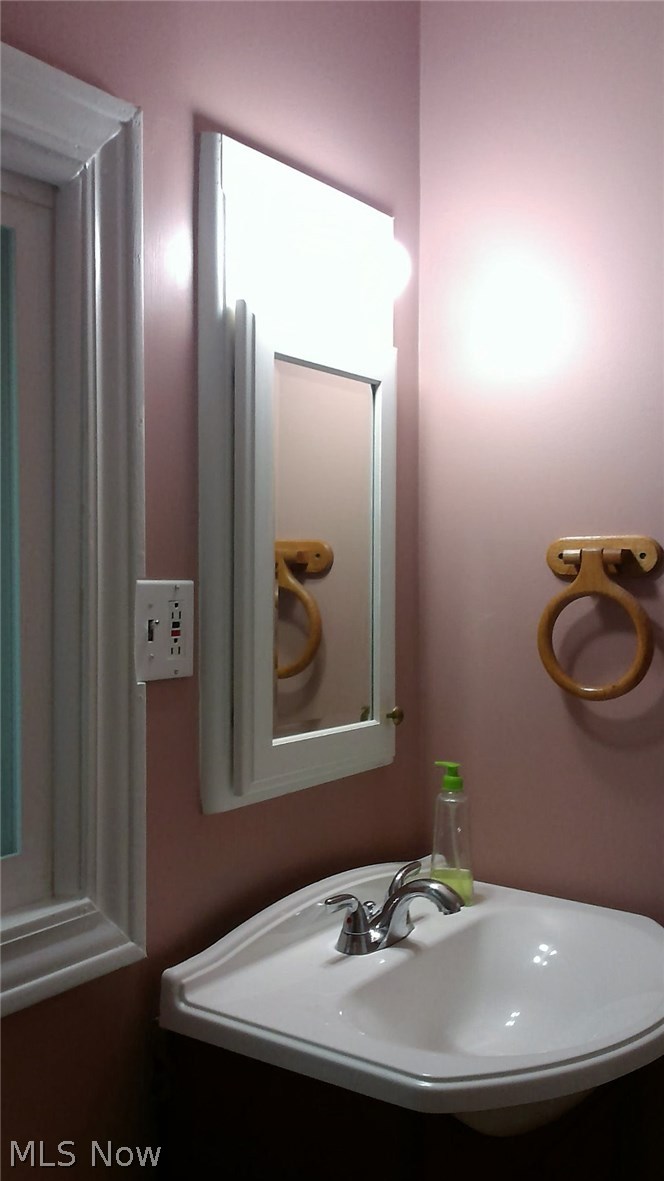 22761 Drake Road Bedford, OH 44146 - Photo 13 of 21 Gallery Image 13