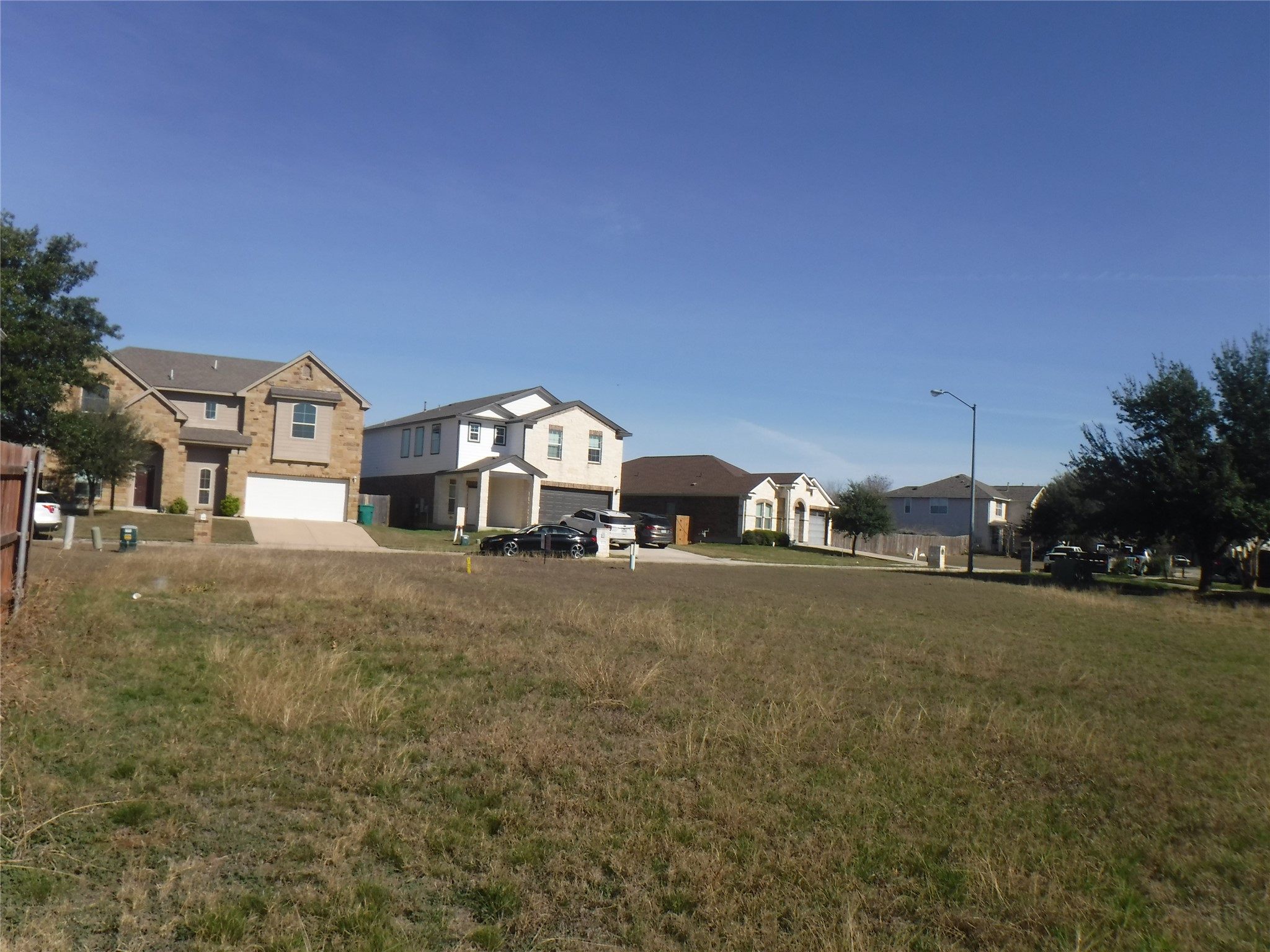 View of yard with a residential view
