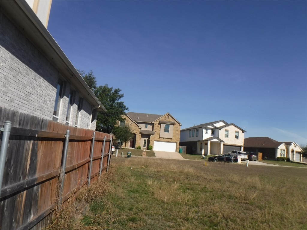 317 Gettysburg Loop Elgin, TX 78621 - Photo 10 of 14