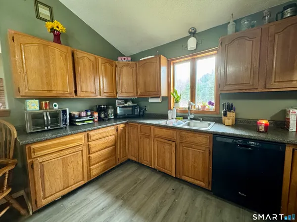 $365,000 | 10 Texas Heights Road, Plainfield, CT 06374