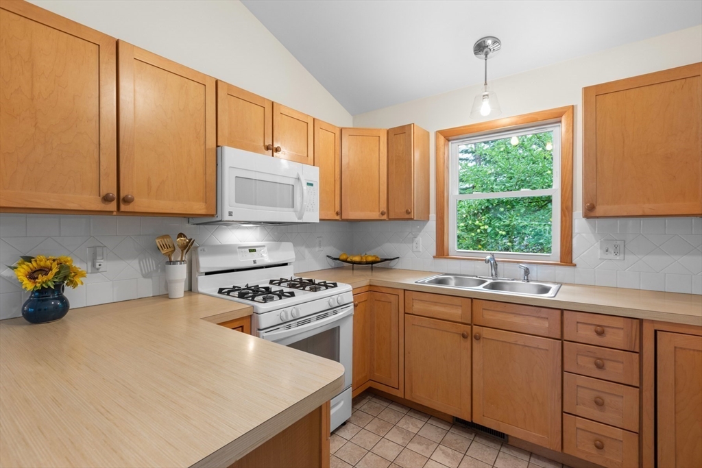 5 Oakland Road Pepperell, MA 01463 - Photo 11 of 42 Gallery Image 11