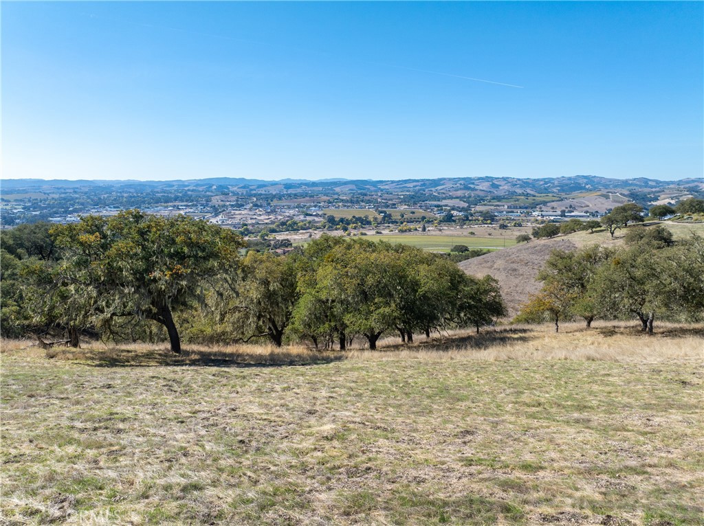 2264 Lake Ysabel Road Templeton, CA 93465 - Photo 3 of 20 a view of outdoor space with mountain view
