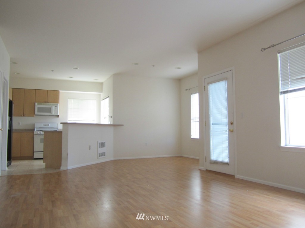 5020 Talbot Place South, Unit 4G Renton, WA 98055 - Photo 3 of 18