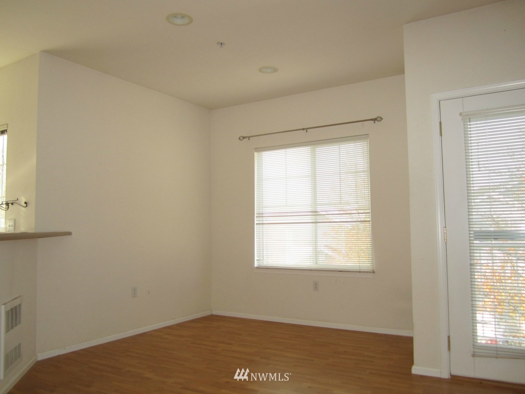 5020 Talbot Place South, Unit 4G Renton, WA 98055 - Photo 5 of 18
