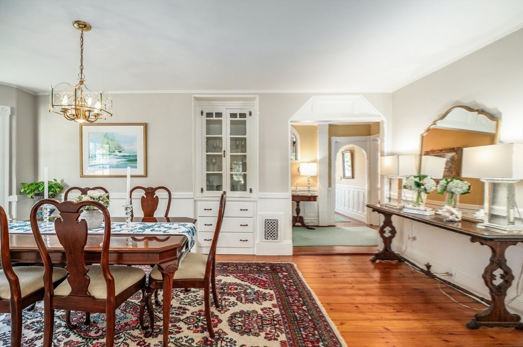 12 Vine Street Manchester, MA 01944 - Photo 17 of 39
