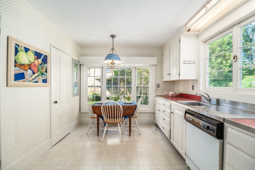 12 Vine Street Manchester, MA 01944 - Photo 22 of 39