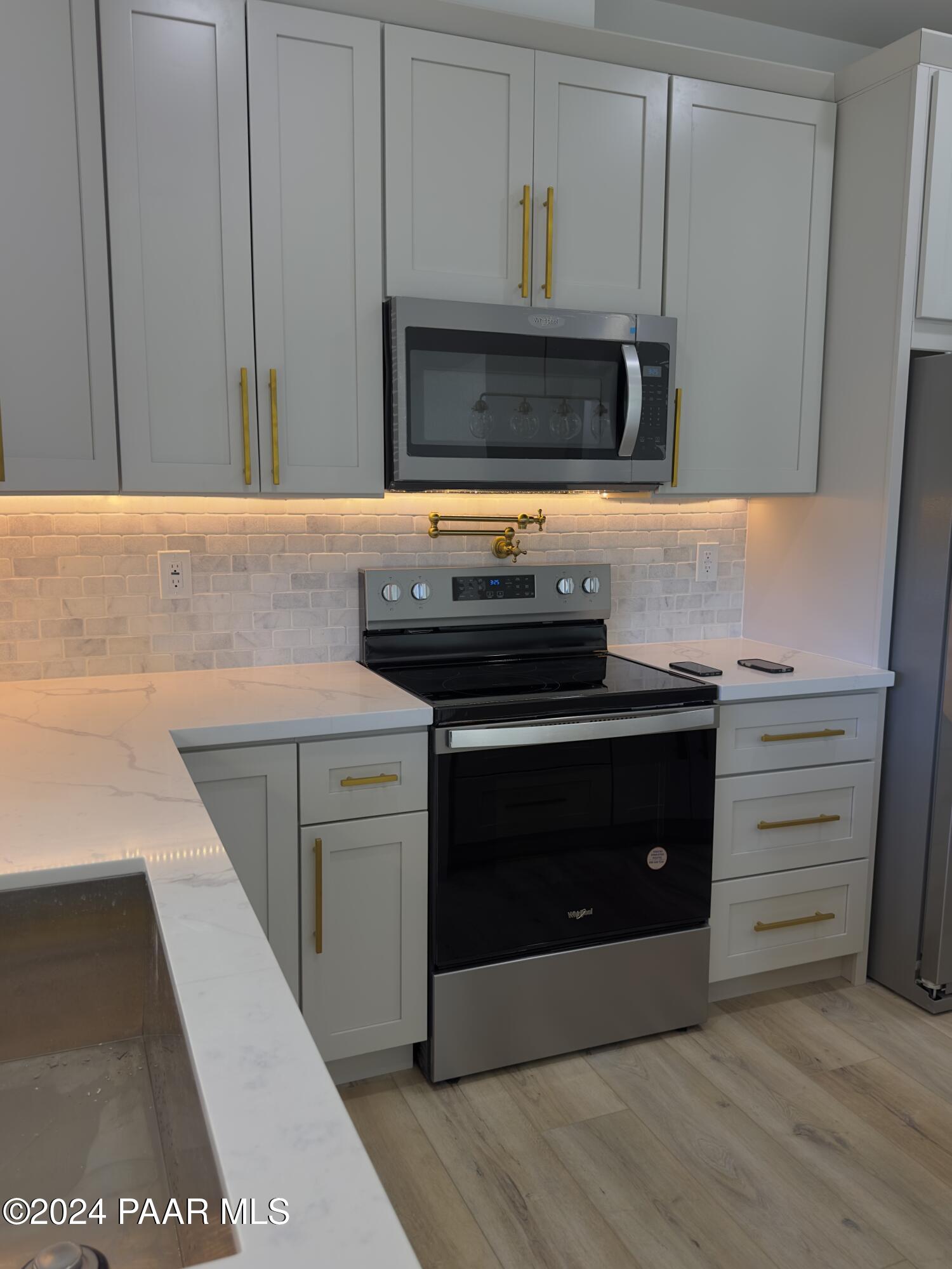 15630 Oasis Drive Mayer, AZ 86333 - Photo 15 of 29 a kitchen with a stove and a microwave