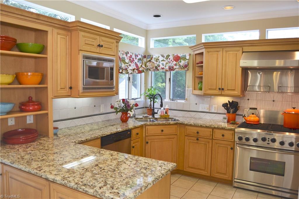 428 North Hawthorne Road Winston-Salem, NC 27104 - Photo 9 of 30 Updated Kitchen - 428 N Hawthorne Rd