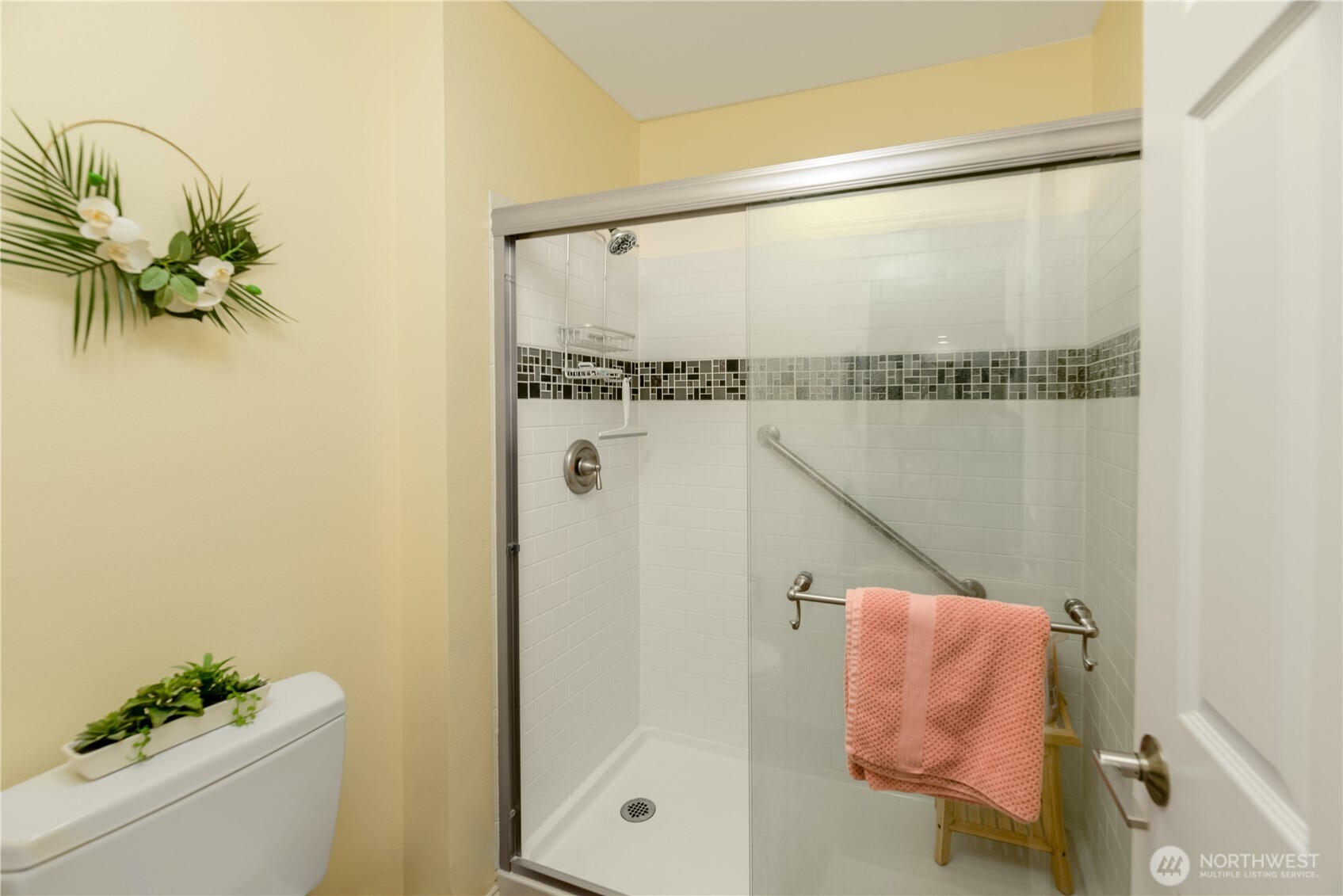 115 Fairway Drive Sequim, WA 98382 - Photo 26 of 39 a bathroom with a shower