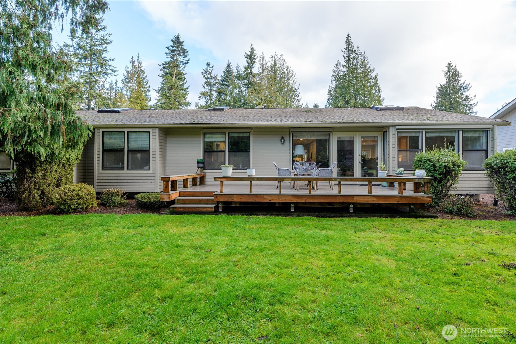115 Fairway Drive Sequim, WA 98382 - Photo 32 of 39 a front view of house with yard and green space