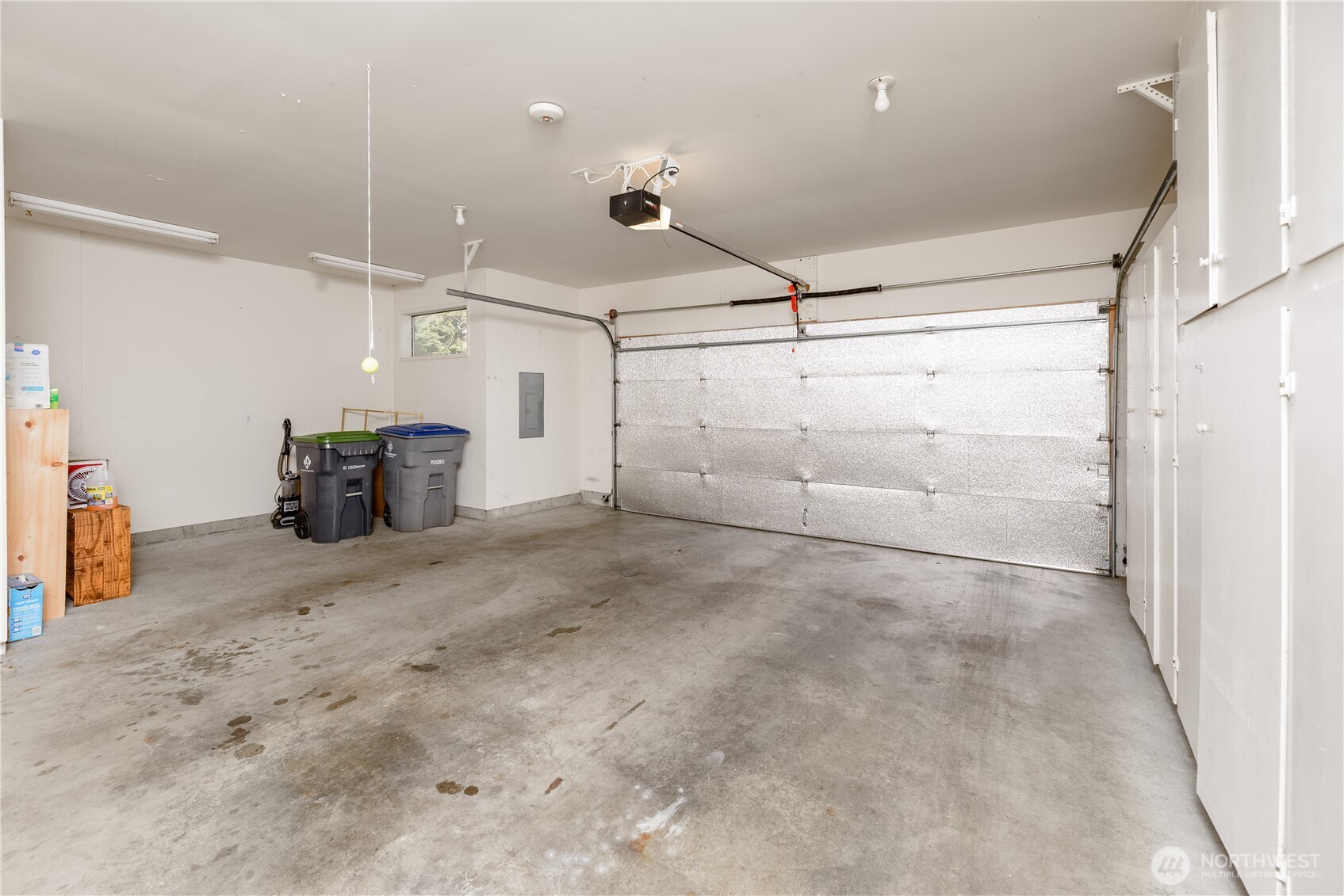 115 Fairway Drive Sequim, WA 98382 - Photo 33 of 39 a view of a garage