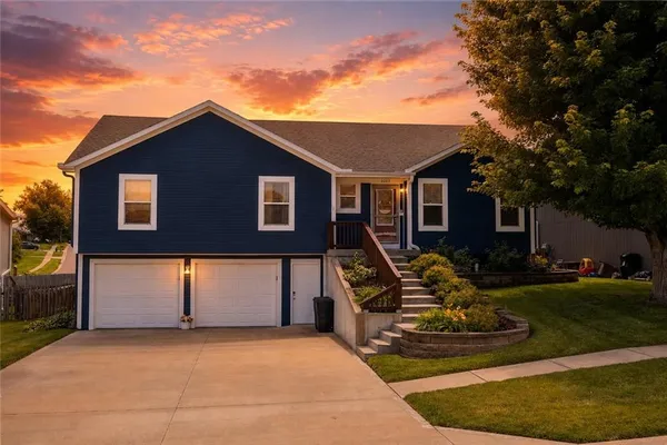$329,900 | 2203 Bateley Street, St. Joseph, MO 64503