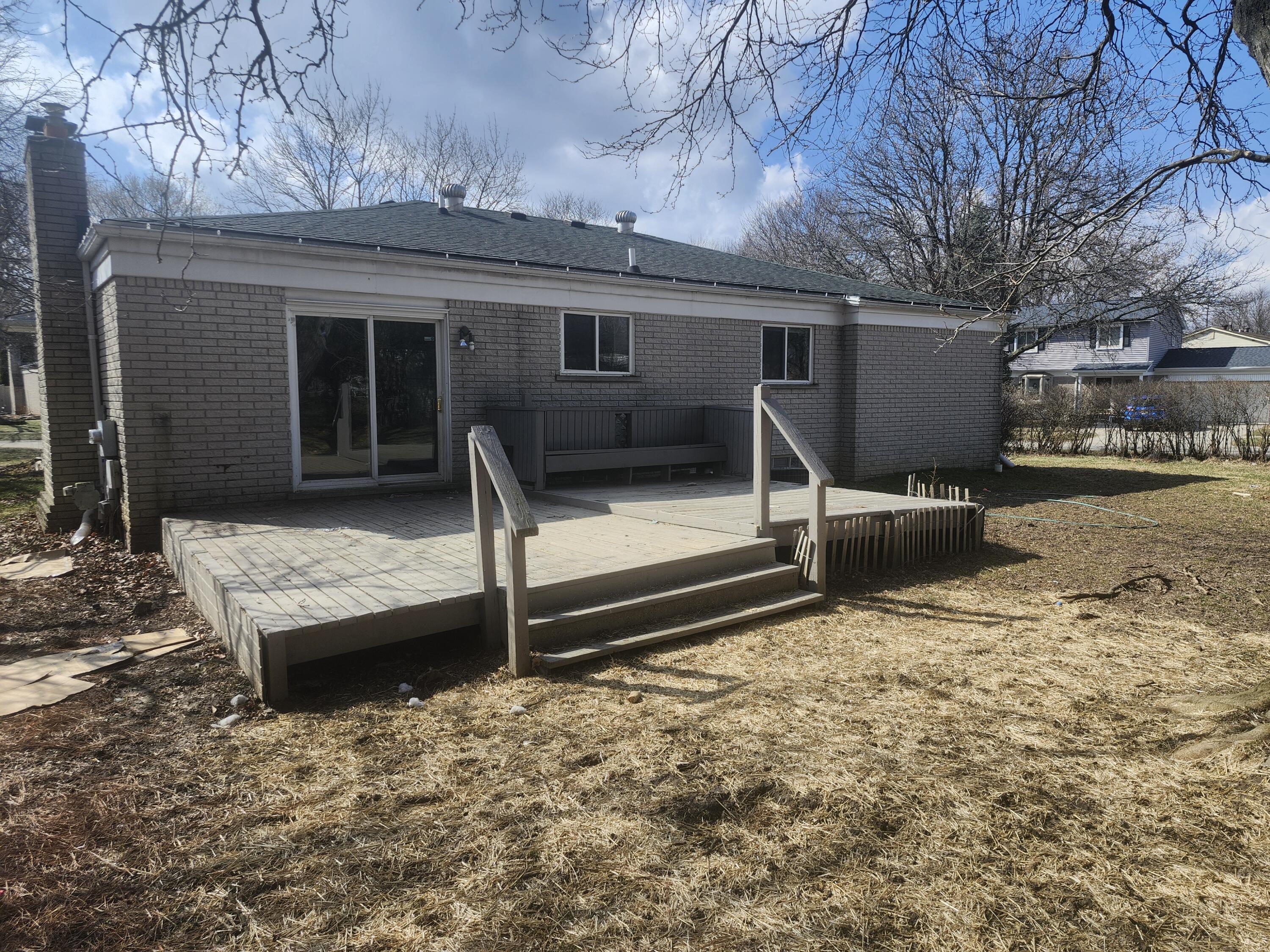 301 Buckingham Road Canton, MI 48188 - Photo 4 of 16 20260310_150325