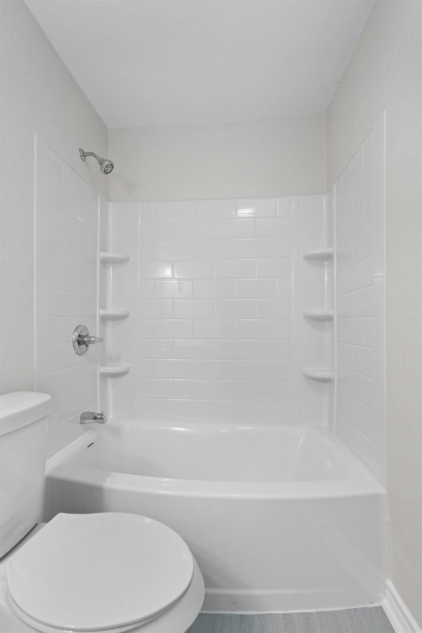 2532 Chaparral Trail Austin, TX 78744 - Photo 21 of 27 a bathroom with a toilet and a bathtub