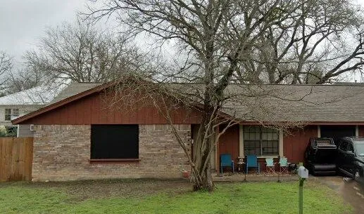$1,394 | 530 South Guadalupe Street, Lockhart, TX 78644