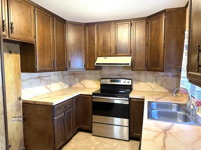 $1,394 | 530 South Guadalupe Street, Lockhart, TX 78644