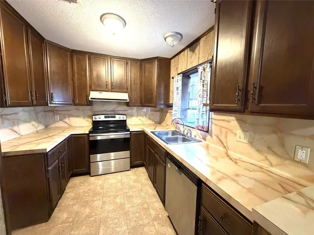 $1,394 | 530 South Guadalupe Street, Lockhart, TX 78644