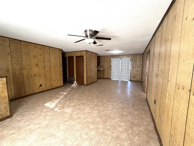 $1,394 | 530 South Guadalupe Street, Lockhart, TX 78644