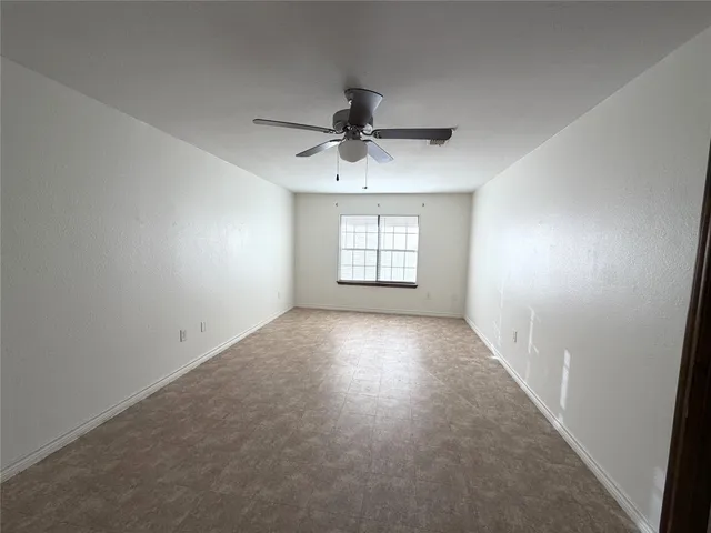 $1,394 | 530 South Guadalupe Street, Lockhart, TX 78644