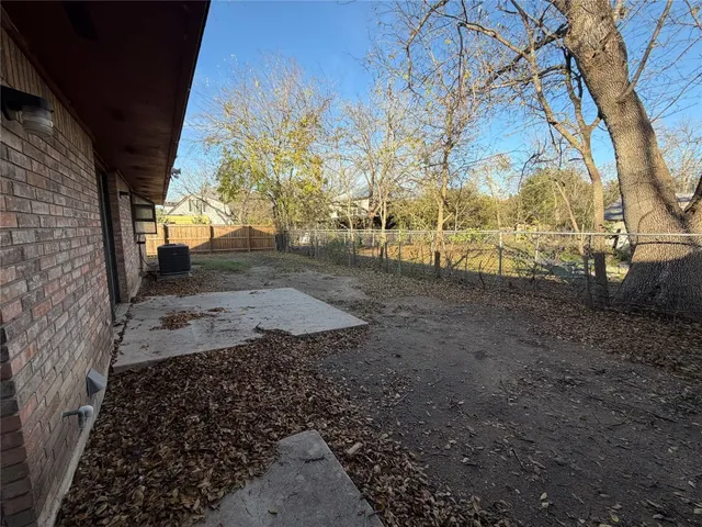 $1,394 | 530 South Guadalupe Street, Lockhart, TX 78644