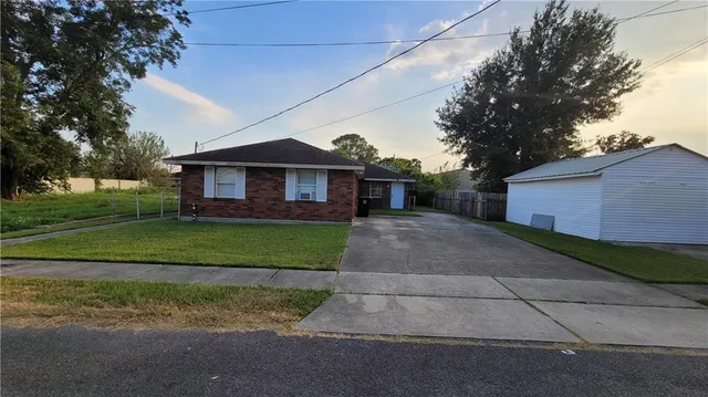$1,400 | 204 5th Street, Chalmette, LA 70043