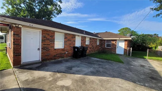 $1,400 | 204 5th Street, Chalmette, LA 70043