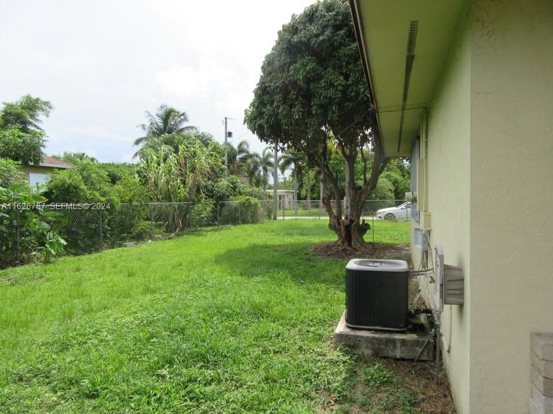 24925 Southwest 134th Court Homestead, FL 33032 - Photo 9 of 37