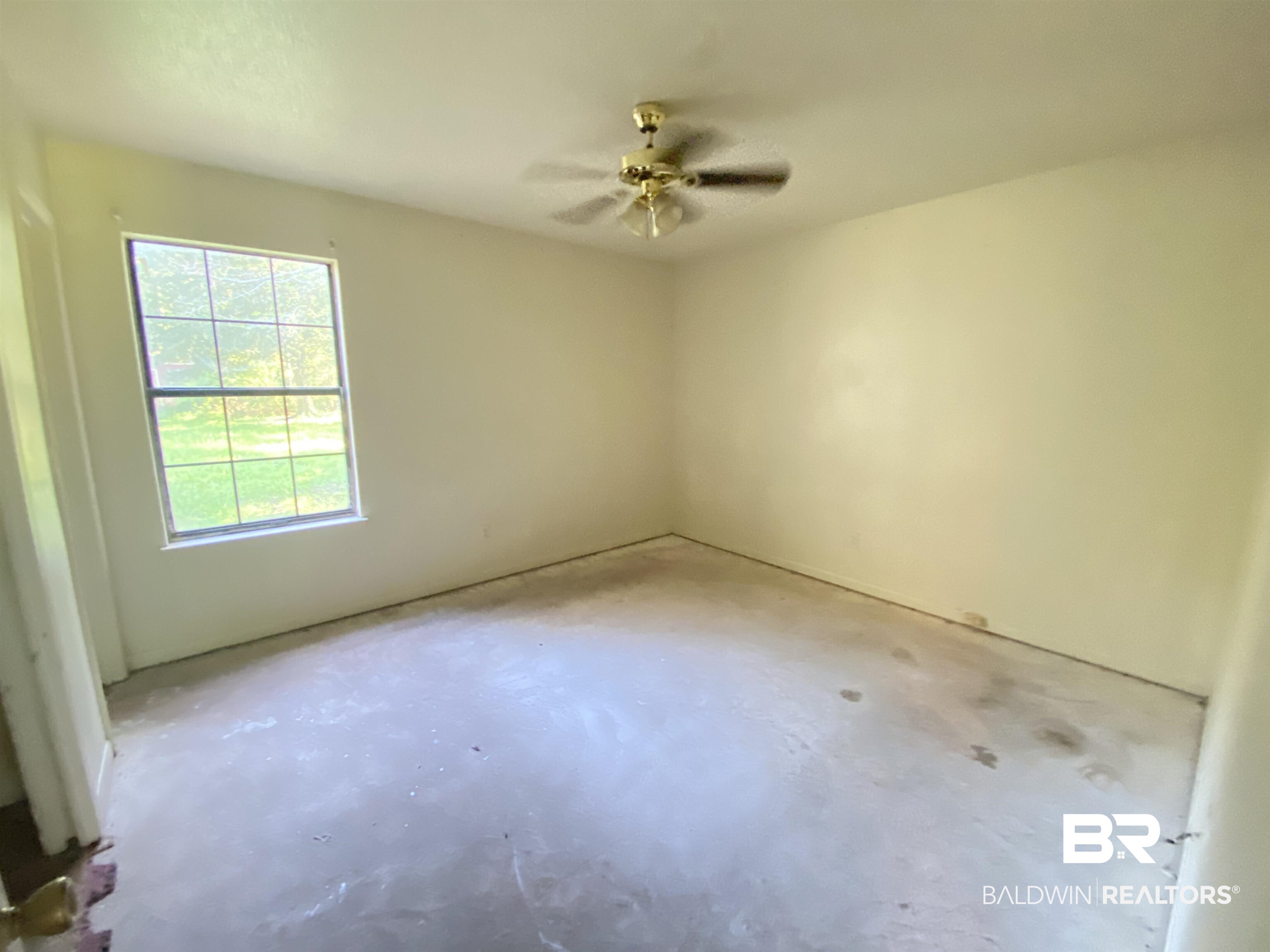 2616 Arc Road Mobile, AL 36605 - Photo 16 of 19 Spare room featuring unfinished concrete floors and a ceiling fan