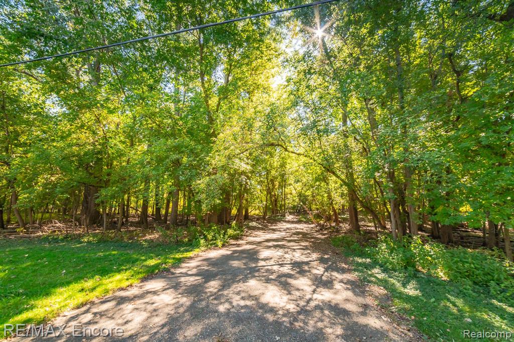 435 Rivard Boulevard Waterford, MI 48327 - Photo 32 of 37