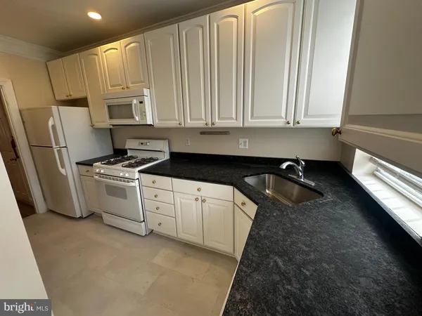 $3,850 | 1215 I Street Northeast, Washington, DC 20002