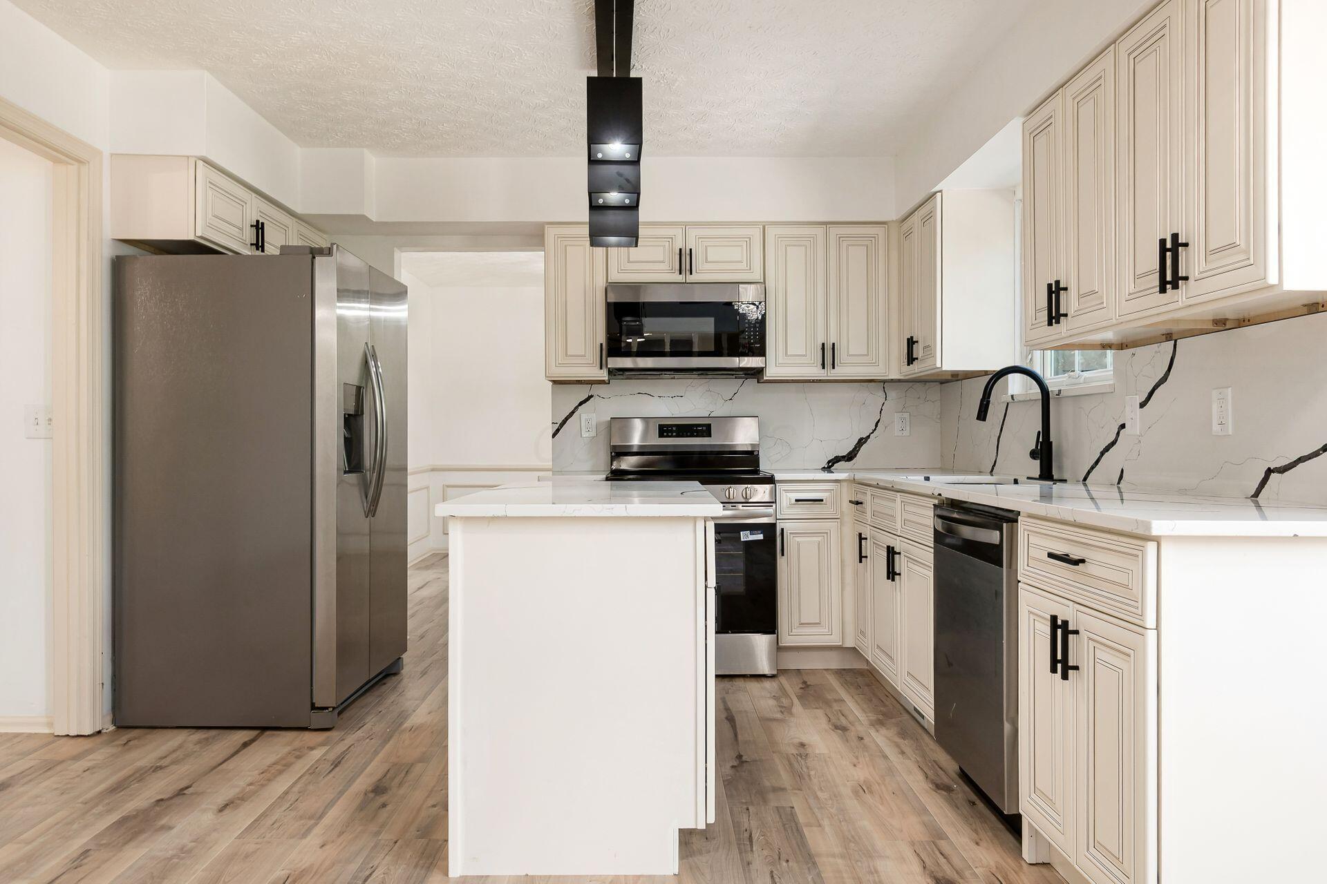 1466 Weybridge Road Columbus, OH 43220 - Photo 23 of 68