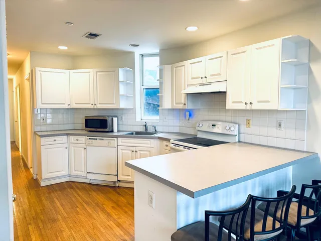 $3,000 | 214 Warren Street, Unit 4B, Jersey City, NJ 07302