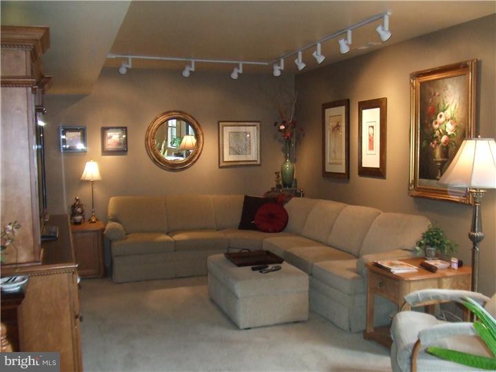 127 Abbey Road Voorhees, NJ 08043 - Photo 5 of 15 Family Room