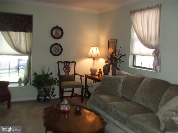 127 Abbey Road Voorhees, NJ 08043 - Photo 6 of 15 Living Room