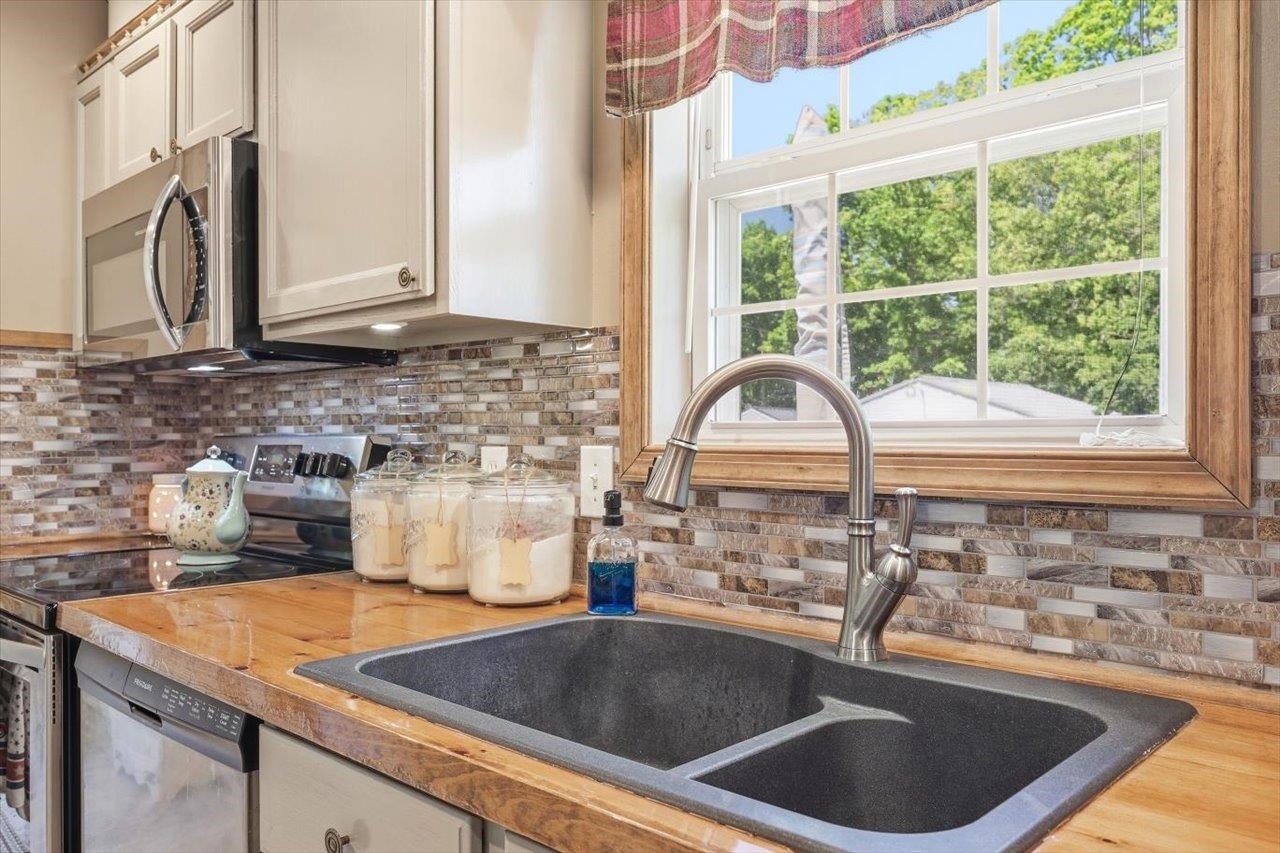 925 Mt Torrey Road Lyndhurst, VA 22952 - Photo 14 of 53