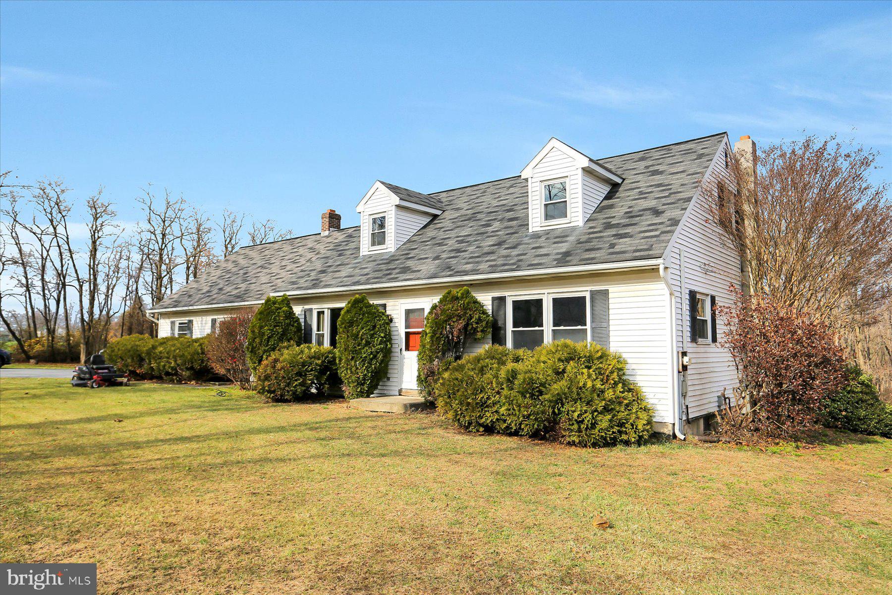 1669 Cloverleaf Road Elizabethtown, PA 17022 - Photo 9 of 33 a front view of house with yard and trees around
