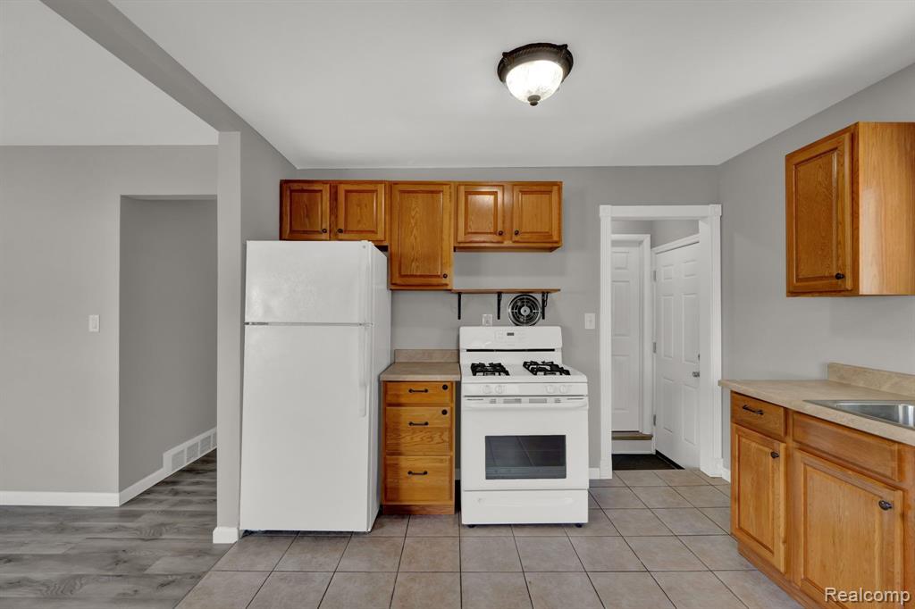 11220 Timken Avenue Warren, MI 48089 - Photo 18 of 36