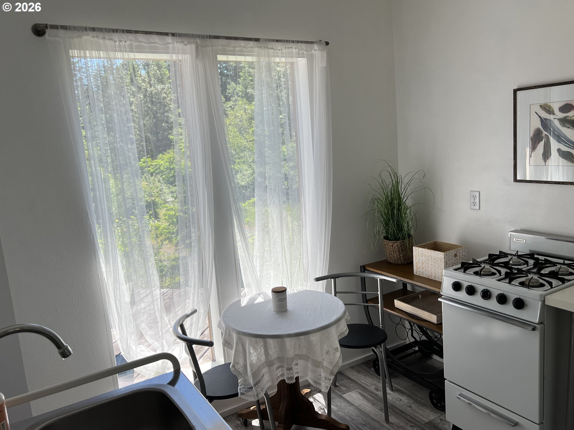 983 Snowden Road White Salmon, WA 98672 - Photo 17 of 22 a dining room with furniture and window