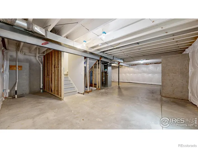 a black and white photo of a back yard