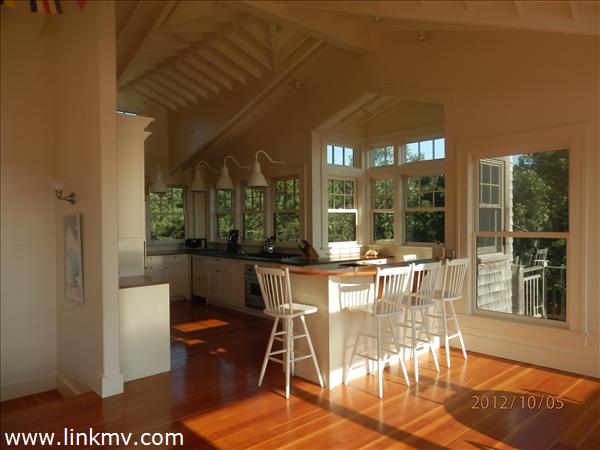98 Pocha Road Edgartown, MA 02539 - Photo 5 of 18 http://d1qzqeyxiitrap.cloudfront.net/photos/23879/600/1b401662.jpg