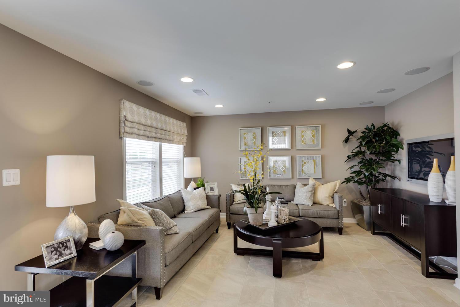 654 Blandwood Road Frederick, MD 21701 - Photo 3 of 26 Living Room