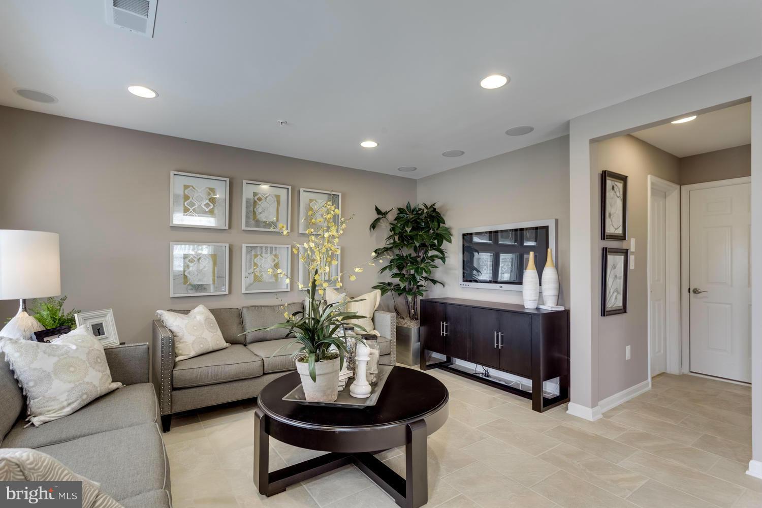654 Blandwood Road Frederick, MD 21701 - Photo 4 of 26 Living Room