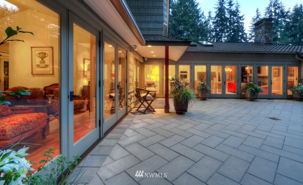 3404 Hunts Point Road Hunts Point, WA 98004 - Photo 2 of 24